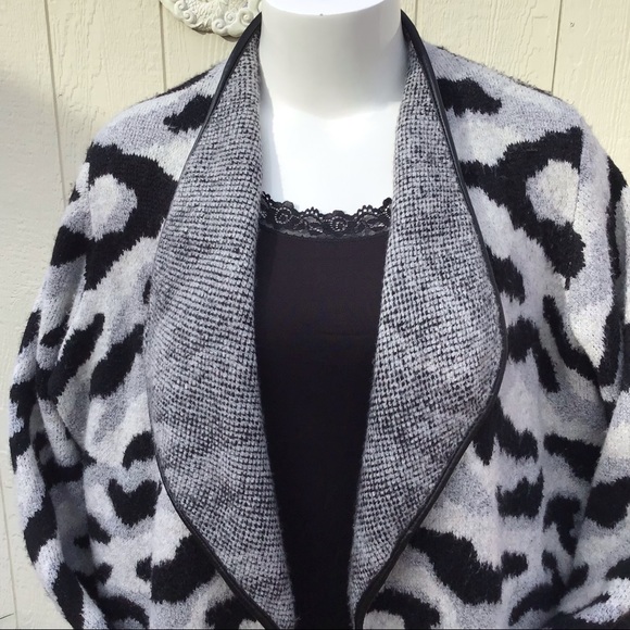 EUC Winter Camo Print Cozy Jacquard Overpiece - Picture 13 of 16